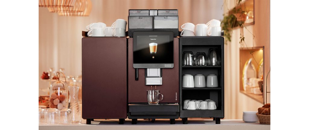 Franke Kaffeevollautomat der neuen A-Linie mit FoamMaster im Frühstücksbereich eines Hotels